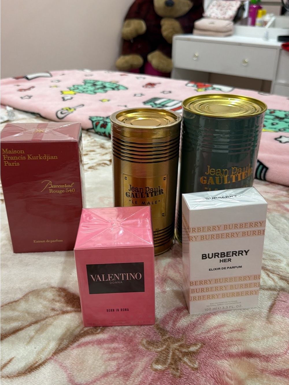 Jean Paul Gaultier, Burberry & Designer Fragrance Set - Pink, Gold, Green, Red